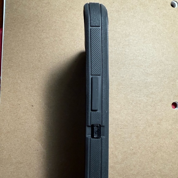 iPhone 13 Pro Defender Series Case Otterbox - Picture 5 of 8